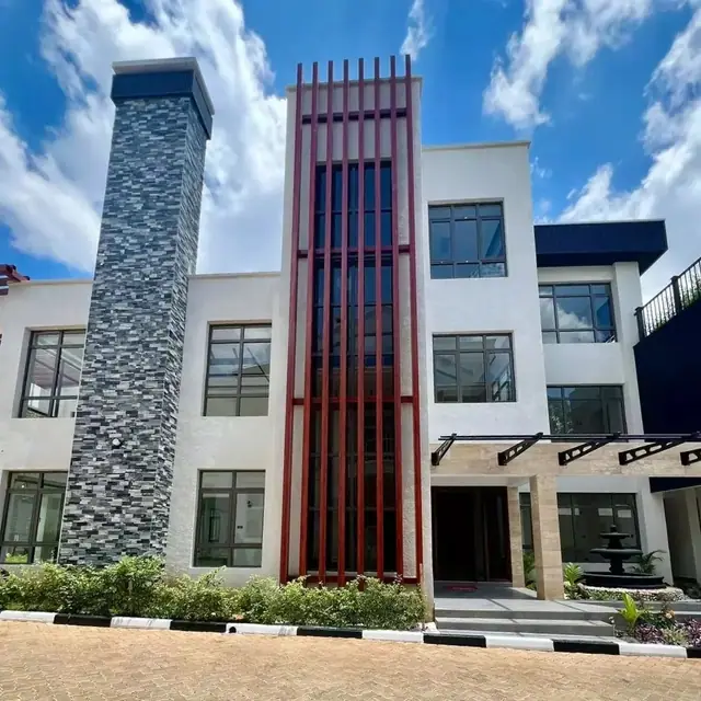 6 Bedroom Villa For Sale Lavington — photo 3