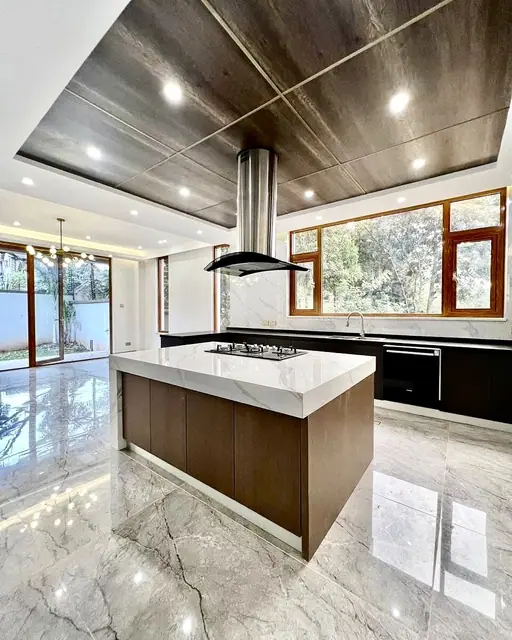 6 Bedroom Townhouse For Sale In Lavington, Mzima Spring Rd — photo 1