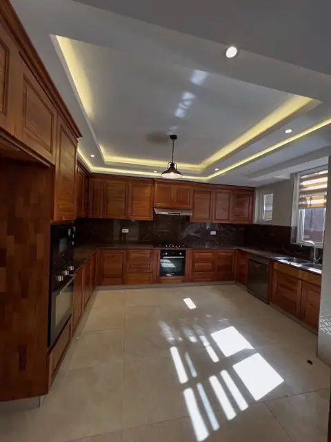 6 Bedroom Townhouse For Rent In Lavington, Chalbi Drive — photo 3
