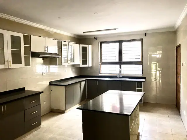 5 Bedroom Townhouse For Rent In Lavington — photo 8