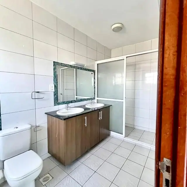 Lady In White – 3 & 4 bedroom Apartment For Rent in Westlands, 4 Rhapta Road, Nairobi — photo 10