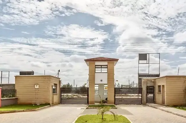Rent to own 4 bedroom townhouse with Dsq in Kitengela — photo 18