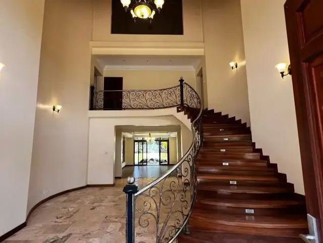Luxurious 5 Bedroom Townhouse For Sale In Karen, Nairobi 5 Minutes Drive From The Hub Mall — photo 6
