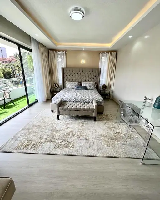5-Bedroom Duplex For Sale on 3rd Parklands Ave — photo 12