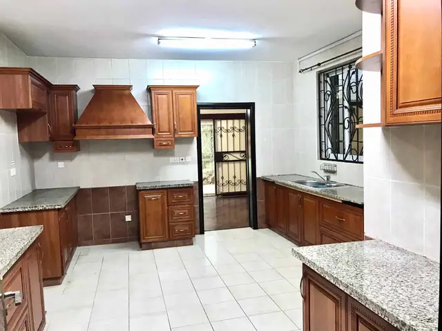 5 Bedroom Townhouse For Rent In Lavington, Isaac Gathanju road — photo 11