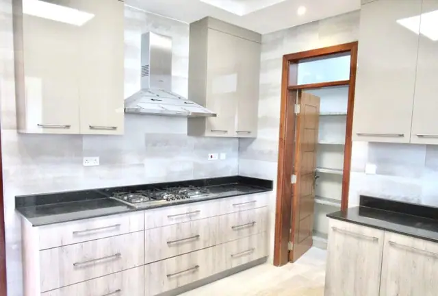 3 bedroom With DSQ Apartment For Rent In Parklands, First Parklands Ave — photo 1