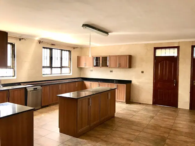 5 Bedroom Townhouse For Rent in Karen, Nairobi — photo 3