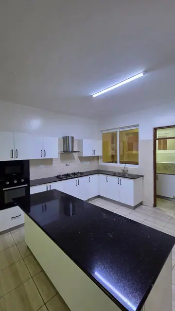 4 Bedroom Apartment For Sale In Parklands, Nairobi Off Batu Batu Road — photo 1