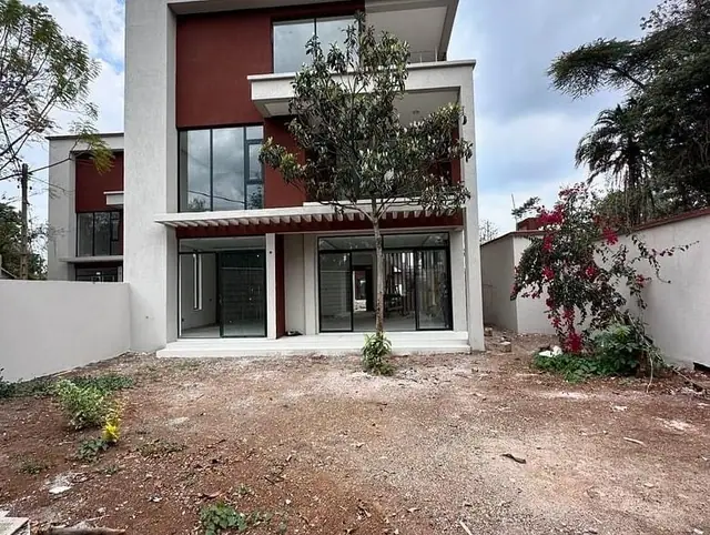 5 Bedroom Townhouse For Sale In Lavington, Chalbi Drive — photo 1