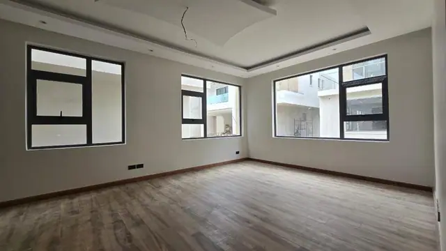 5 Bedroom Villa For Sale In Lavington, Convent Dr — photo 9