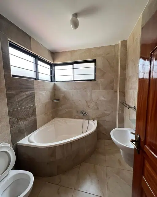 5 Bedroom Townhouse For Sale In Lavington, Nairobi — photo 8