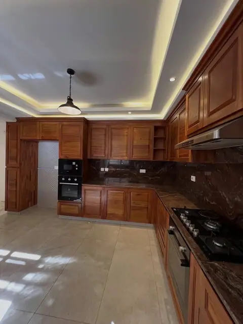 6 Bedroom Townhouse For Rent In Lavington, Chalbi Drive — photo 2