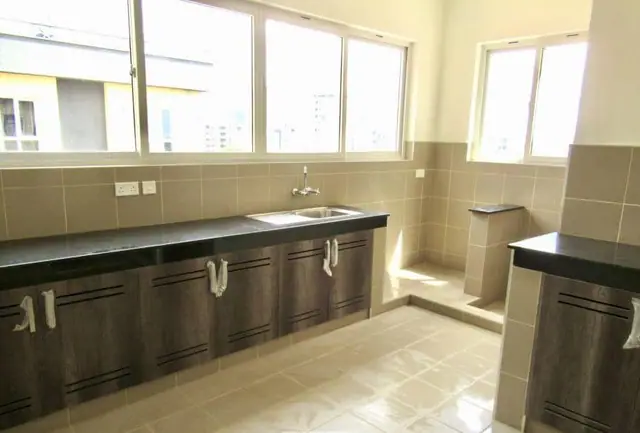 3 bedroom With DSQ Apartment For Rent In Parklands, First Parklands Ave — photo 4