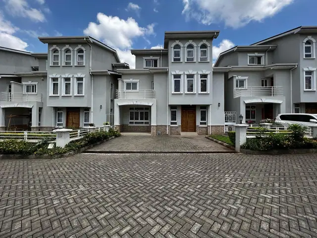 5 Bedroom Townhouse For Sale In Lavington off Convent Dr — photo 1