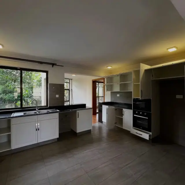 4 Bedroom Villa For Rent In Lavington — photo 5