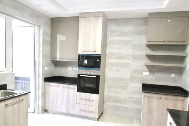 3 bedroom With DSQ Apartment For Rent In Parklands, First Parklands Ave — photo 2