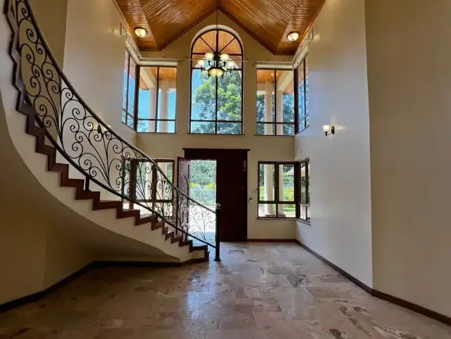 Luxurious 5 Bedroom Townhouse For Sale In Karen, Nairobi 5 Minutes Drive From The Hub Mall — photo 1