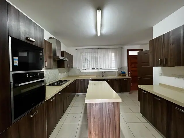 5 Bedroom Townhouse For Sale In Lavington off Convent Dr — photo 13