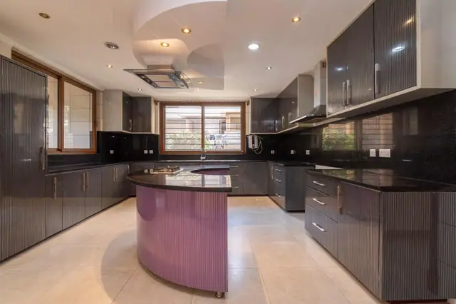 5 bedroom townhouse for sale in Spring valley — photo 1