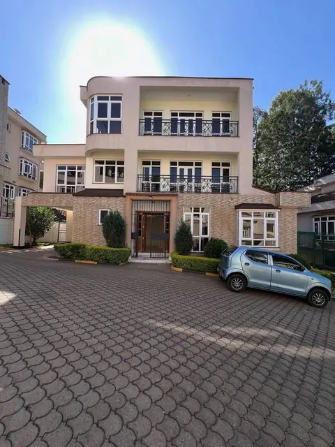 6 Bedroom Townhouse For Rent In Lavington, Chalbi Drive — photo 1
