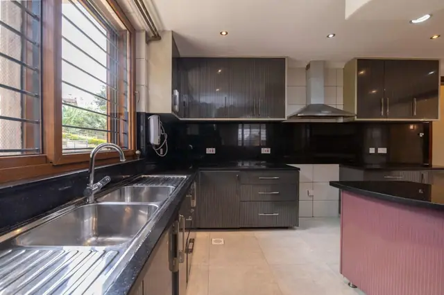 5 bedroom townhouse for sale in Spring valley — photo 3