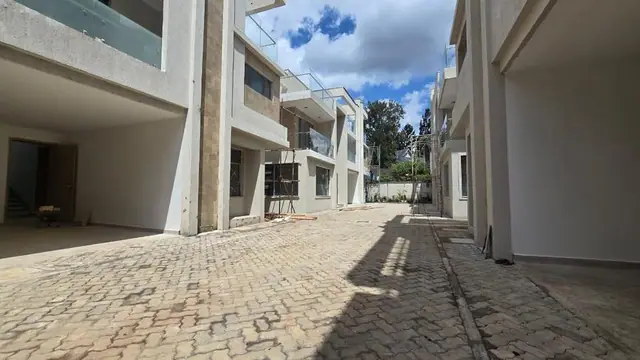 5 Bedroom Villa For Sale In Lavington, Convent Dr — photo 2
