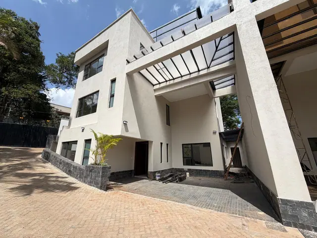 5 Bedroom Townhouse For Sale In Lavington, Manyani East Road — photo 18