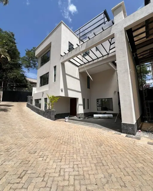 5 Bedroom Townhouse For Sale In Lavington, Manyani East Road — photo 1
