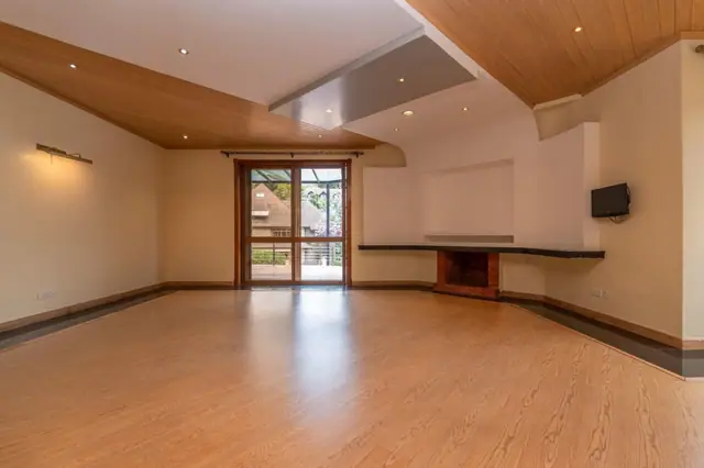 5 bedroom townhouse for sale in Spring valley — photo 15