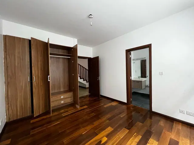5 Bedroom Townhouse For Sale In Lavington off Convent Dr — photo 8