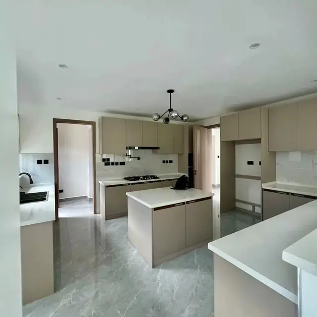 6 Bedroom Villa For Sale Lavington — photo 2
