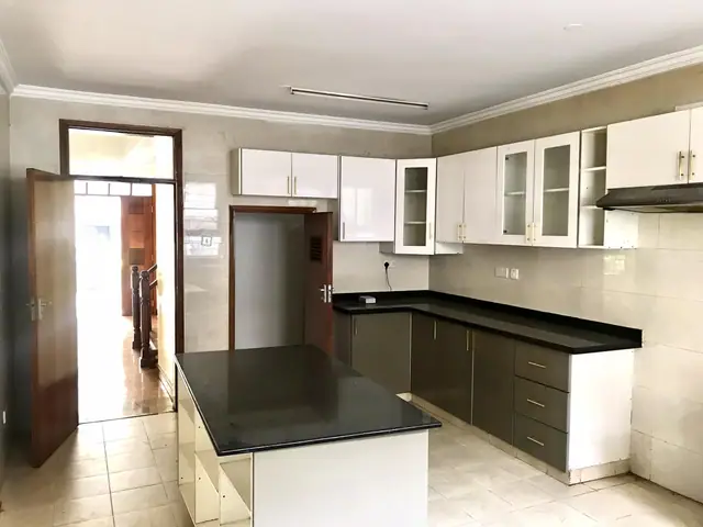 5 Bedroom Townhouse For Rent In Lavington — photo 9