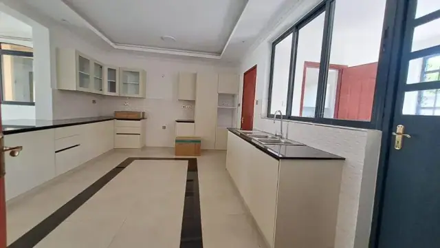 5 Bedroom Townhouse For Rent In Lavington, Nairobi — photo 8