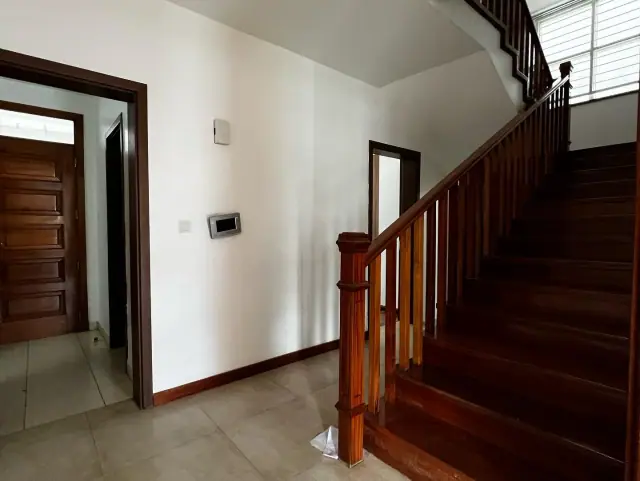 5 Bedroom Townhouse For Sale In Lavington off Convent Dr — photo 2