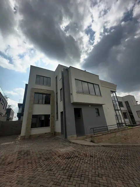 5 Bedroom Townhouse For Rent In Lavington, Nairobi — photo 1
