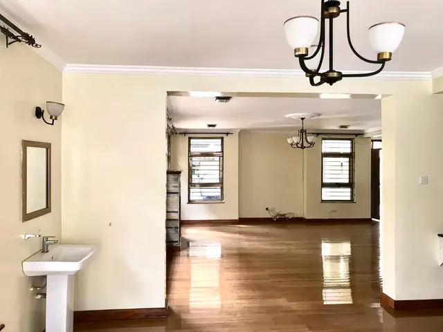 5 Bedroom Townhouse For Rent In Lavington — photo 5