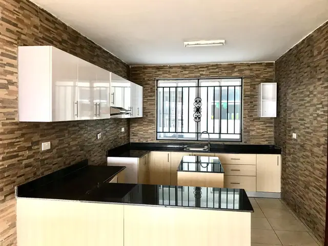 3 Bedroom apartment For Rent in Parklands, Nairobi — photo 1