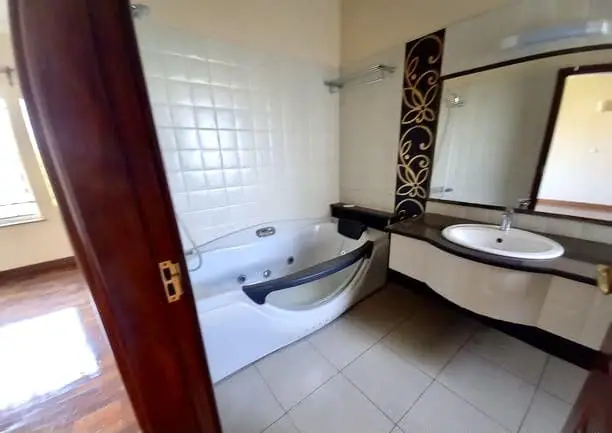 3 Bedroom Apartment With DSQ For Rent In Westlands, Rhapta Road — photo 8