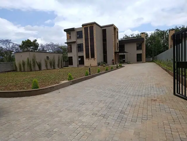 6 Bedroom Townhouse For Sale In Karen, Nairobi — photo 1