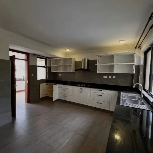 4 Bedroom Villa For Rent In Lavington — photo 3