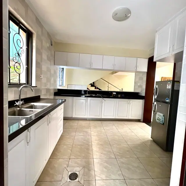 Townhouse for sale in Lavington — photo 2