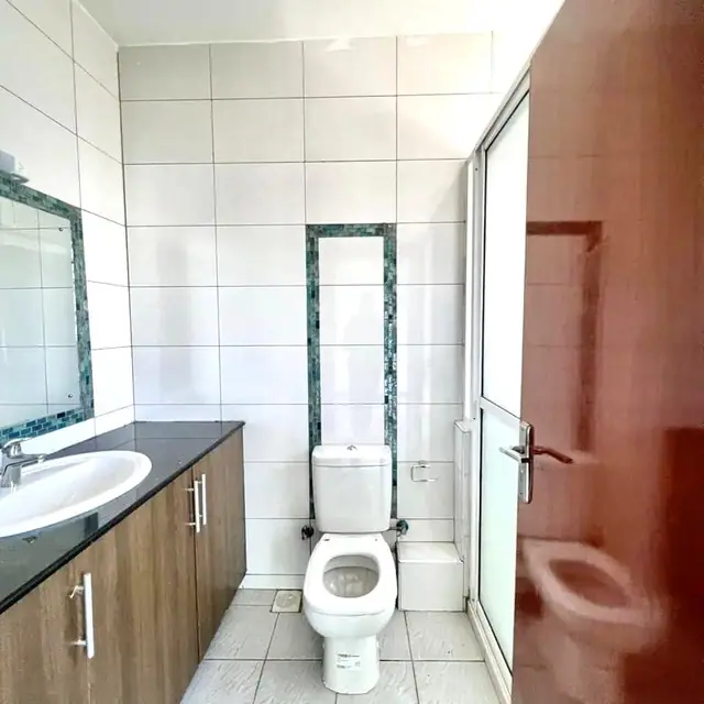 Lady In White – 3 & 4 bedroom Apartment For Rent in Westlands, 4 Rhapta Road, Nairobi — photo 11