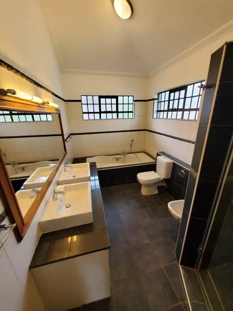 4 Bedroom Villa For Rent In Westlands Spring Valley Off Peponi Road — photo 12